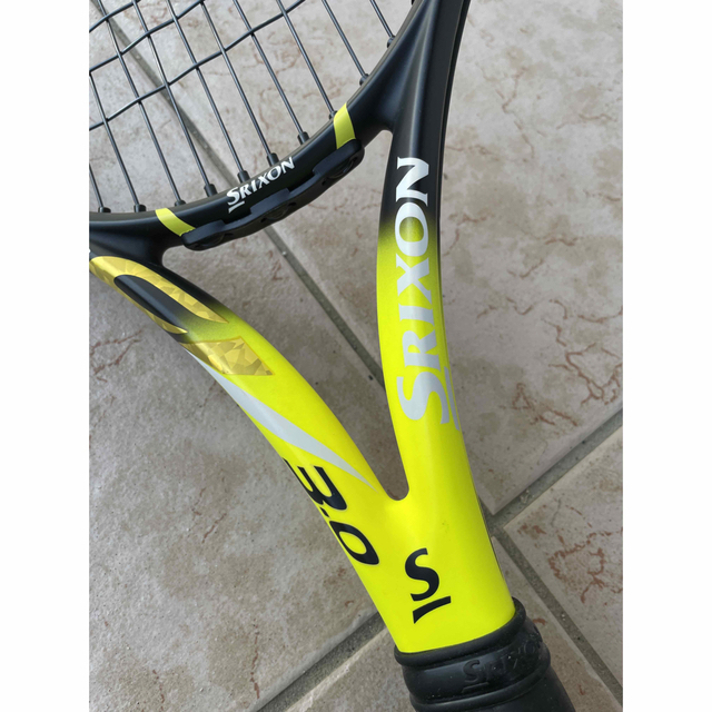 硬式テニス　ラケット スリクソン REVO CV3.0