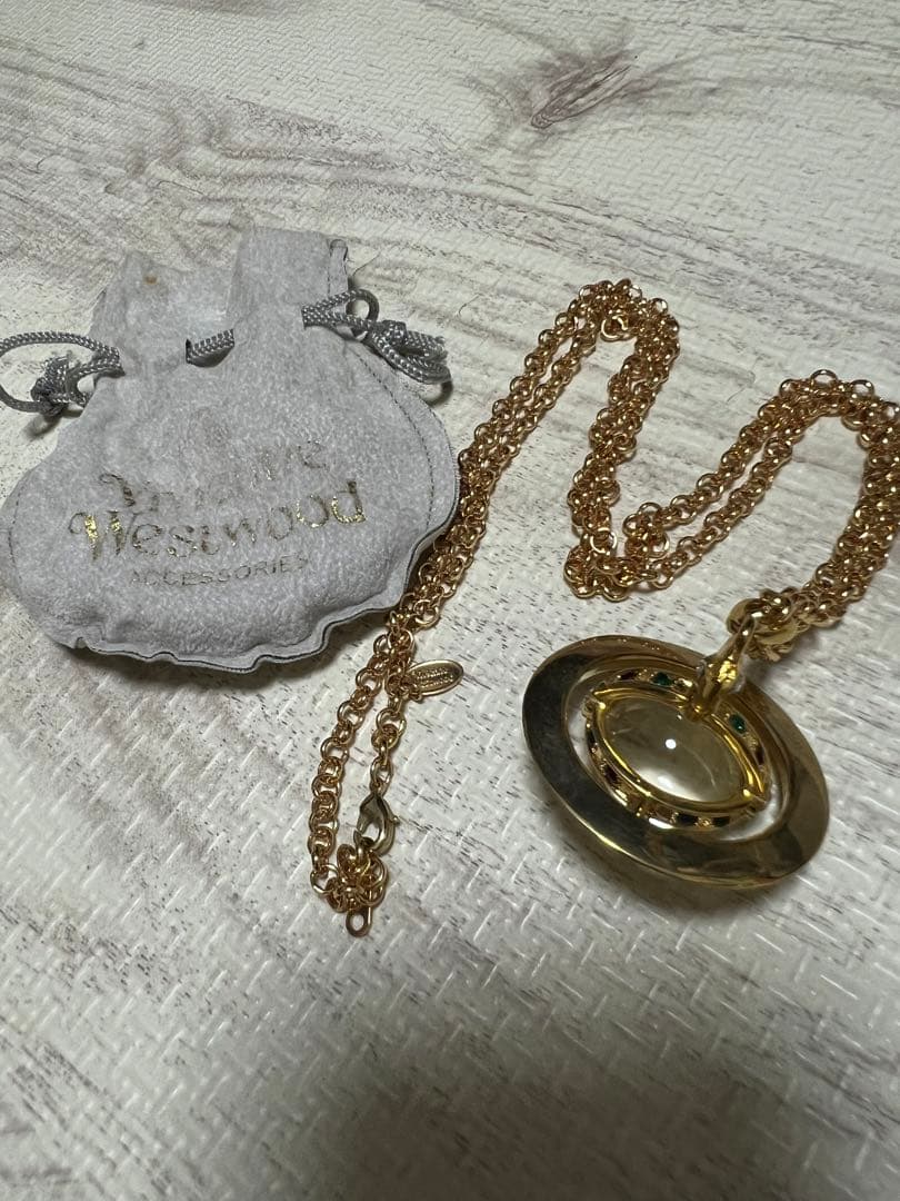 vivianne westwood スモールオーブペンダント　ゴールドヴィヴィアンウエストウッドアクセサリー;没有明显的损伤或污渍