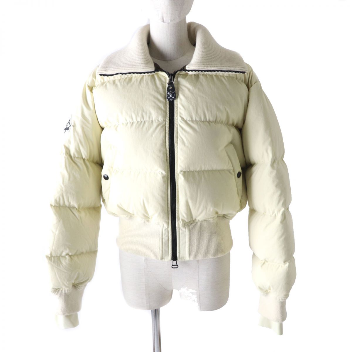 極美品★2023年 正規品 ルイヴィトン 1AAK8E クロップドグラフィックジッパーパファジャケット アイボリー 34 ハンガー・ガーメント付き【中古】