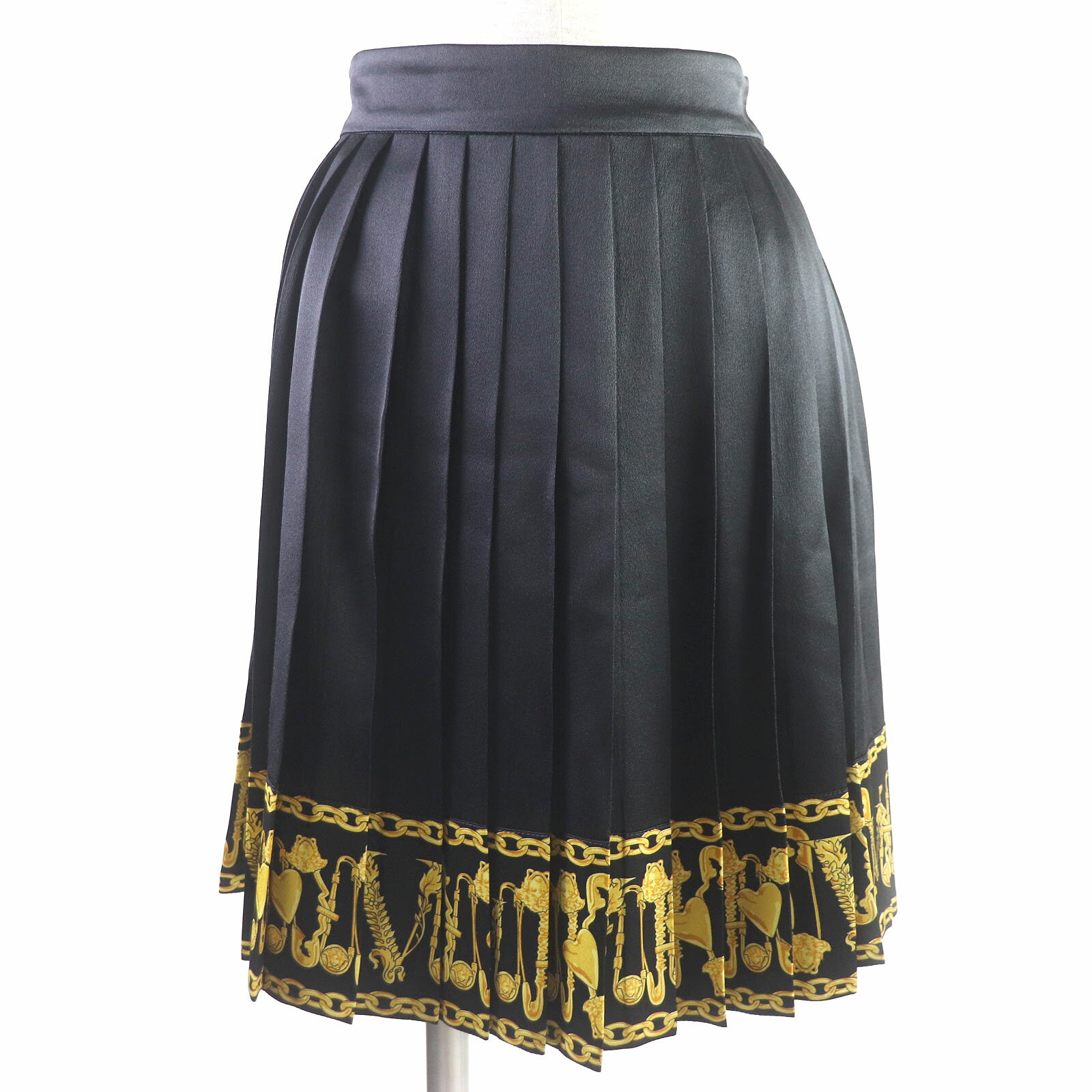 極美品□VERSACE ヴェルサーチ シルク100％ メデューサ チェーンプリント プリーツ ミニスカート ブラック 36 イタリア製 正規品 レディース【中古】