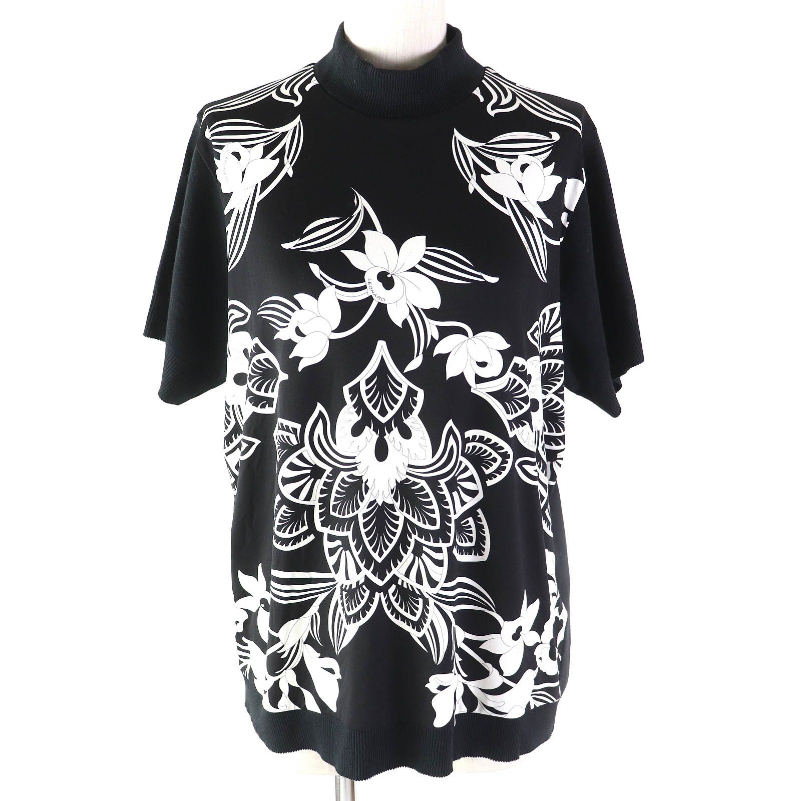 美品△LEONARD レオナール 花柄 フラワープリント 切替デザイン ハイネック 半袖ニット ブラック ホワイト M 正規品 レディース オススメ◎【中古】