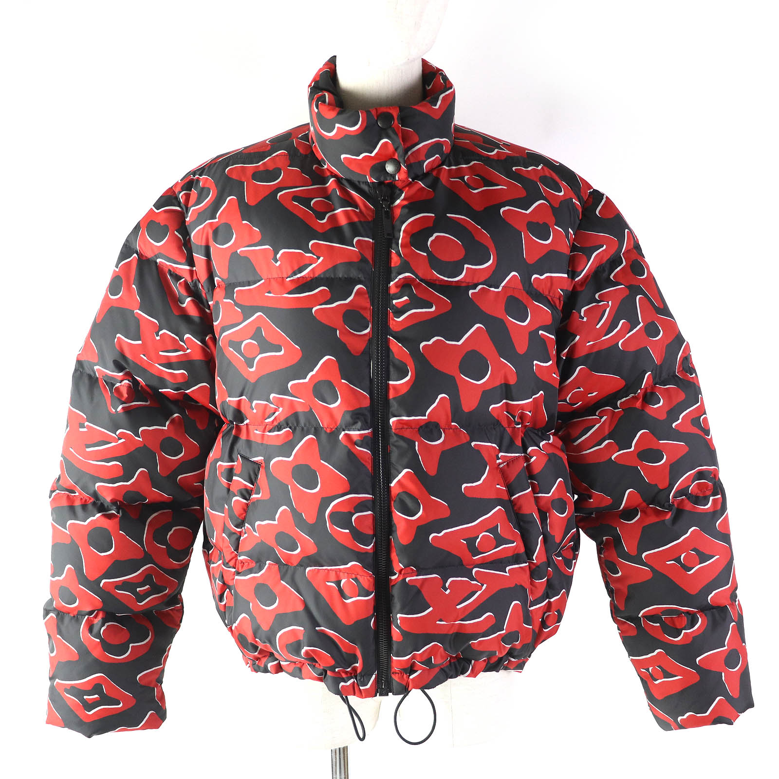 極美品△LOUIS VUITTON Urs Fischer ルイヴィトン ウルス フィッシャー 21SS 1A8B3X ポリエステル レーヨン タフテッドモノグラム ハイネック ダウンジャケット レッド ブラック系 36 イタリア製 正規品 レディース【中古】