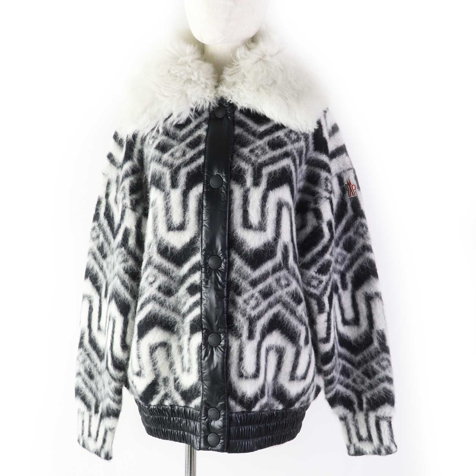 未使用品◎MONCLER GRENOBLE モンクレールグルノーブル 22-23AW CARDIGAN TRICOT 襟ダウン・襟リアルファー付き 長袖 ニットカーディガン ブラック ホワイト XS 正規品 レディース【中古】