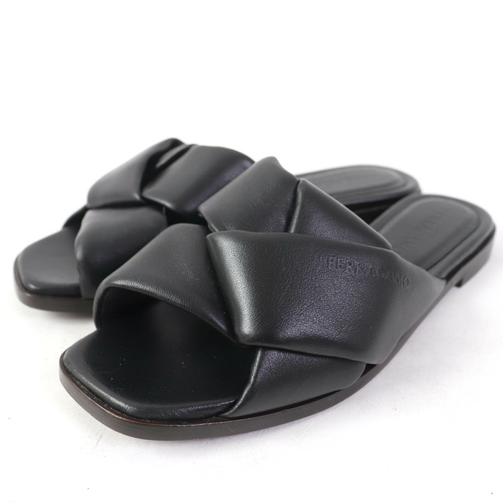 美品☆FERRAGAMO フェラガモ 760881 ALRAI レザー ロゴ入り スライドサンダル ミュール ブラック 4 1/2 箱・保存袋付き イタリア製 レディース【中古】