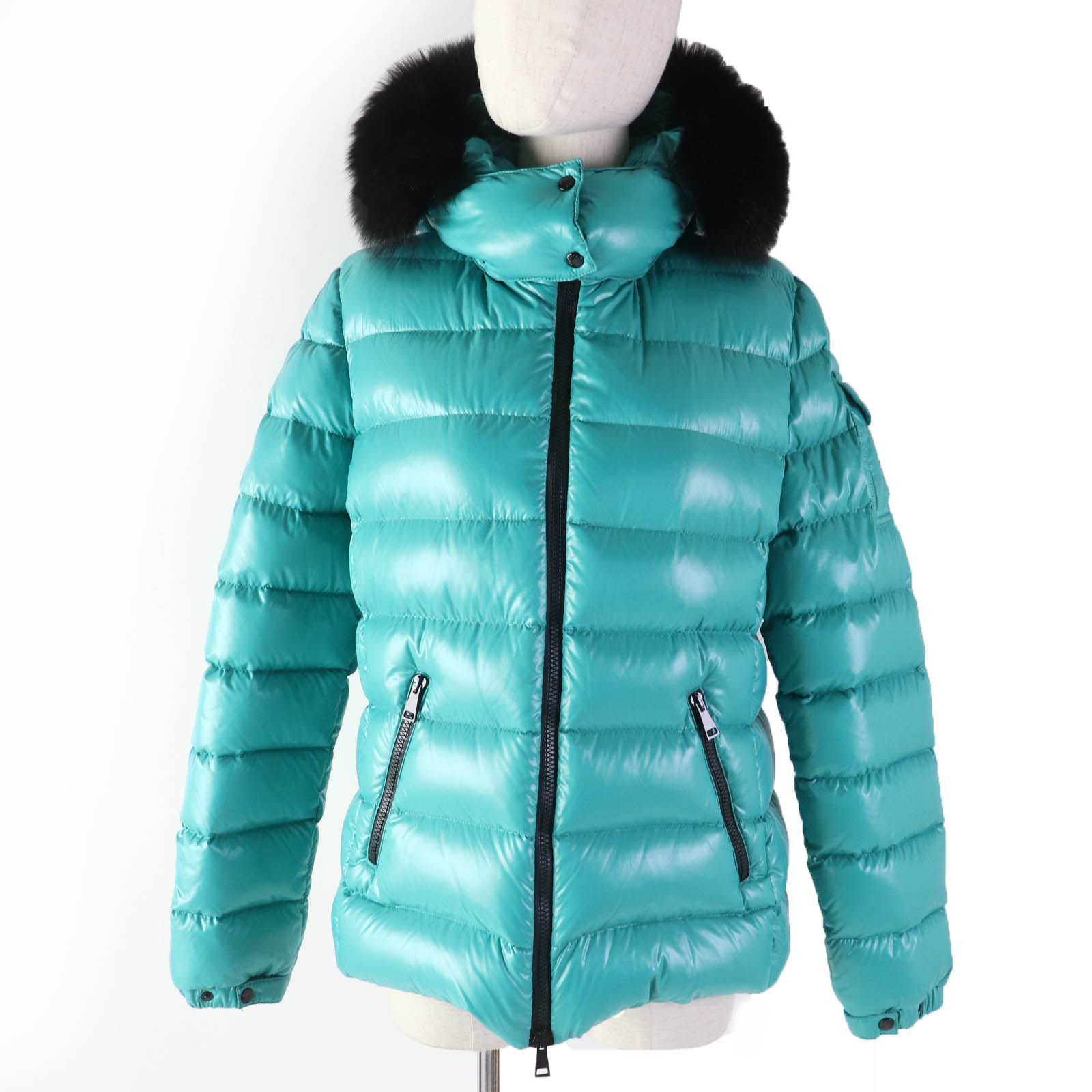 美品☆MONCLER モンクレール 18-19AW BADYFUR ロゴワッペン・ファー・フード付 ダウンジャケット グリーン系 4 ハンガー付き レディース【中古】