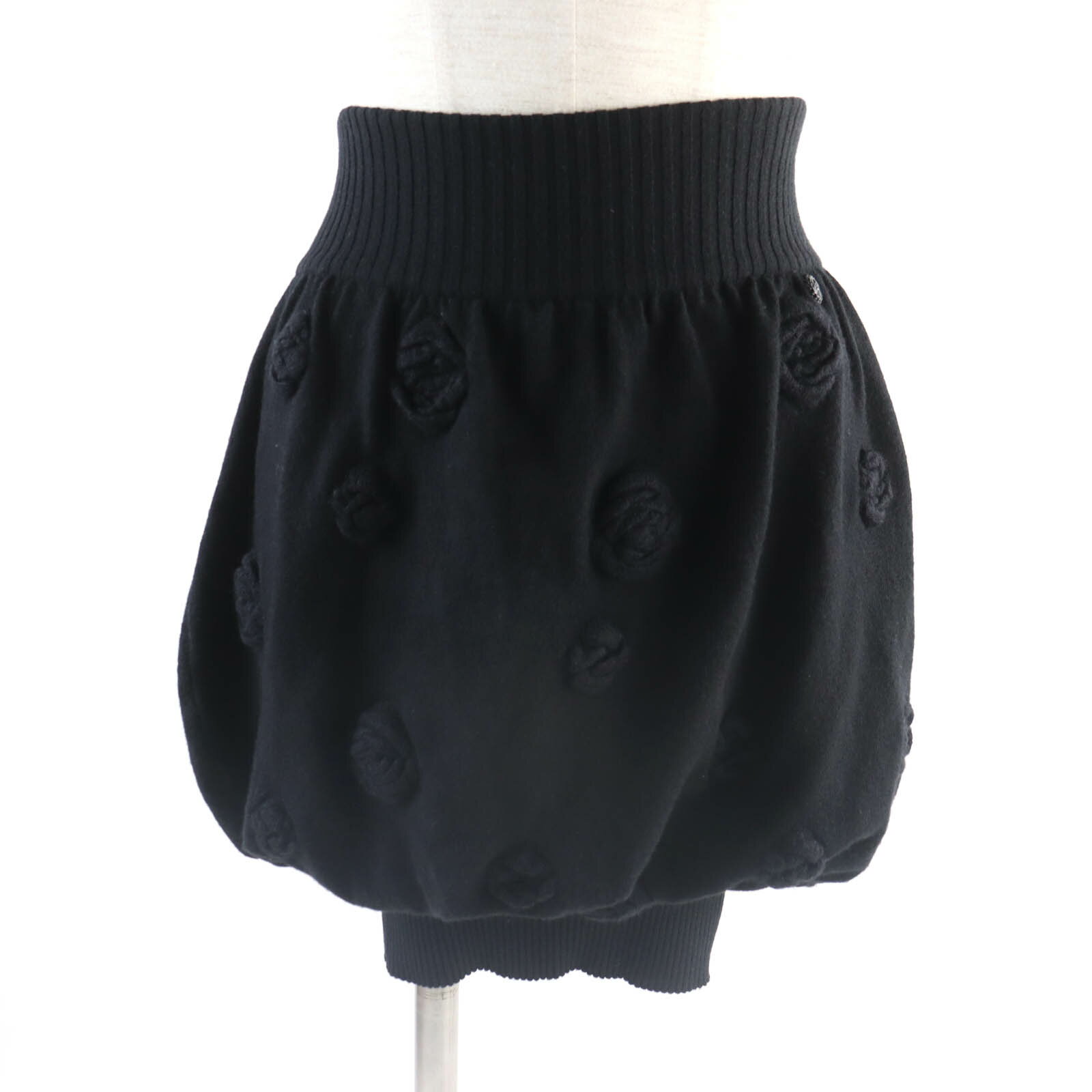 美品★CHANEL シャネル P33489 K00889 カシミヤ モヘア混 カメリアモチーフ ココボタン付 バルーン ニット スカート ブラック 34 イタリア製 正規品 レディース【中古】