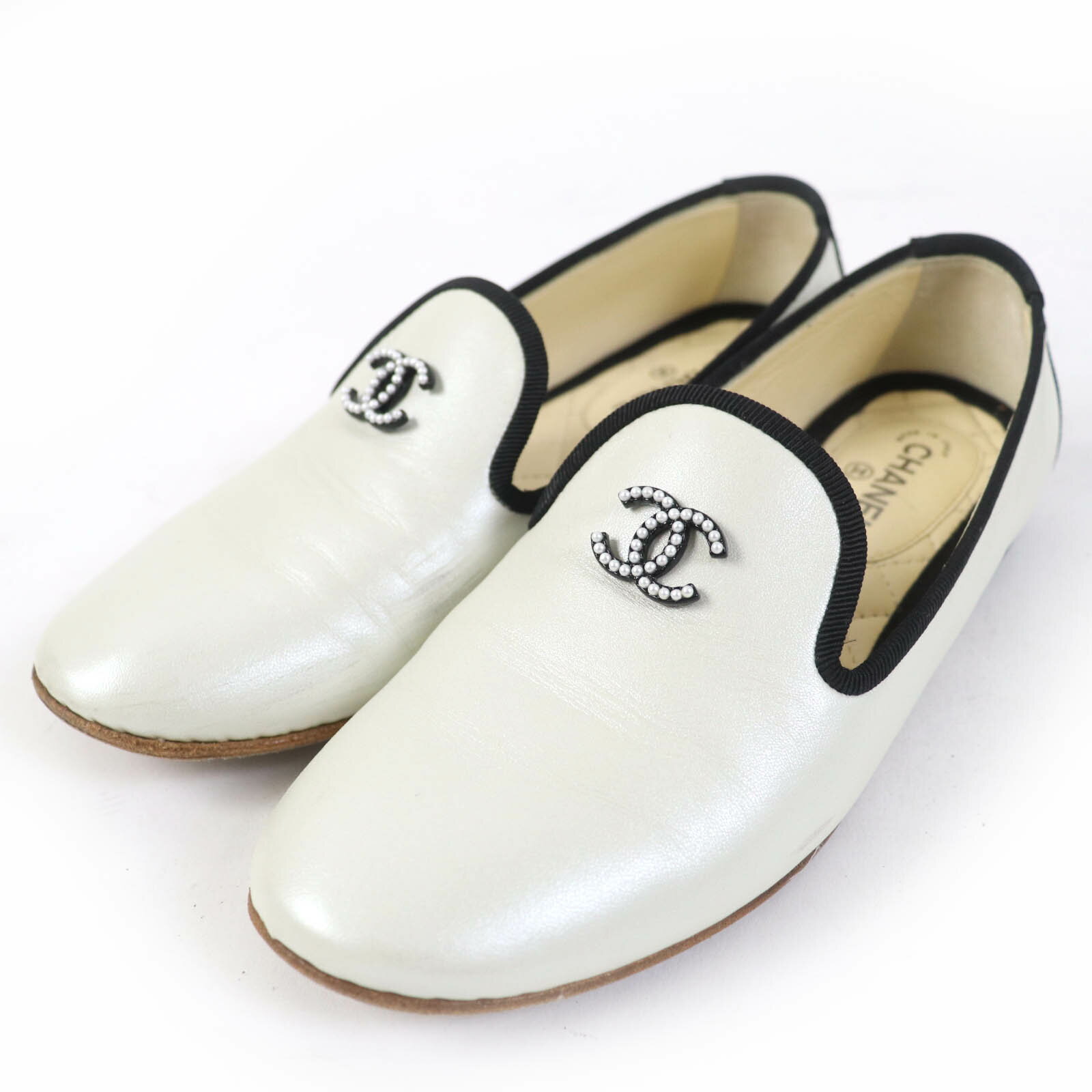 良品☆CHANEL シャネル 16P G31630 ココマーク フラット レザーシューズ ホワイト ブラック 35 箱付き イタリア製 レディース【中古】