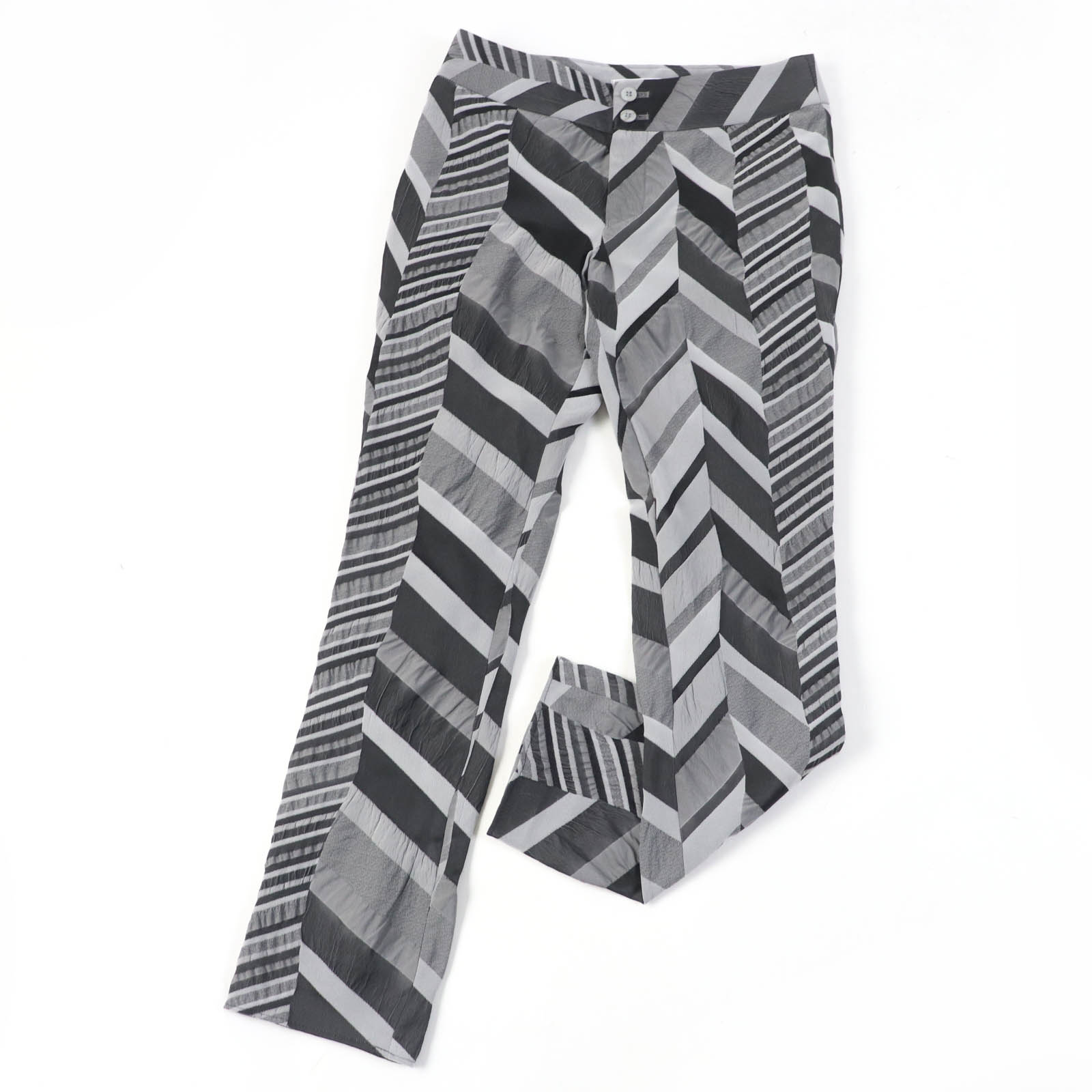 極美品☆ISSEY MIYAKE イッセイミヤケ IM43FF016 総柄デザイン ボトムス パンツ グレー系 1 日本製 正規品 レディース【中古】