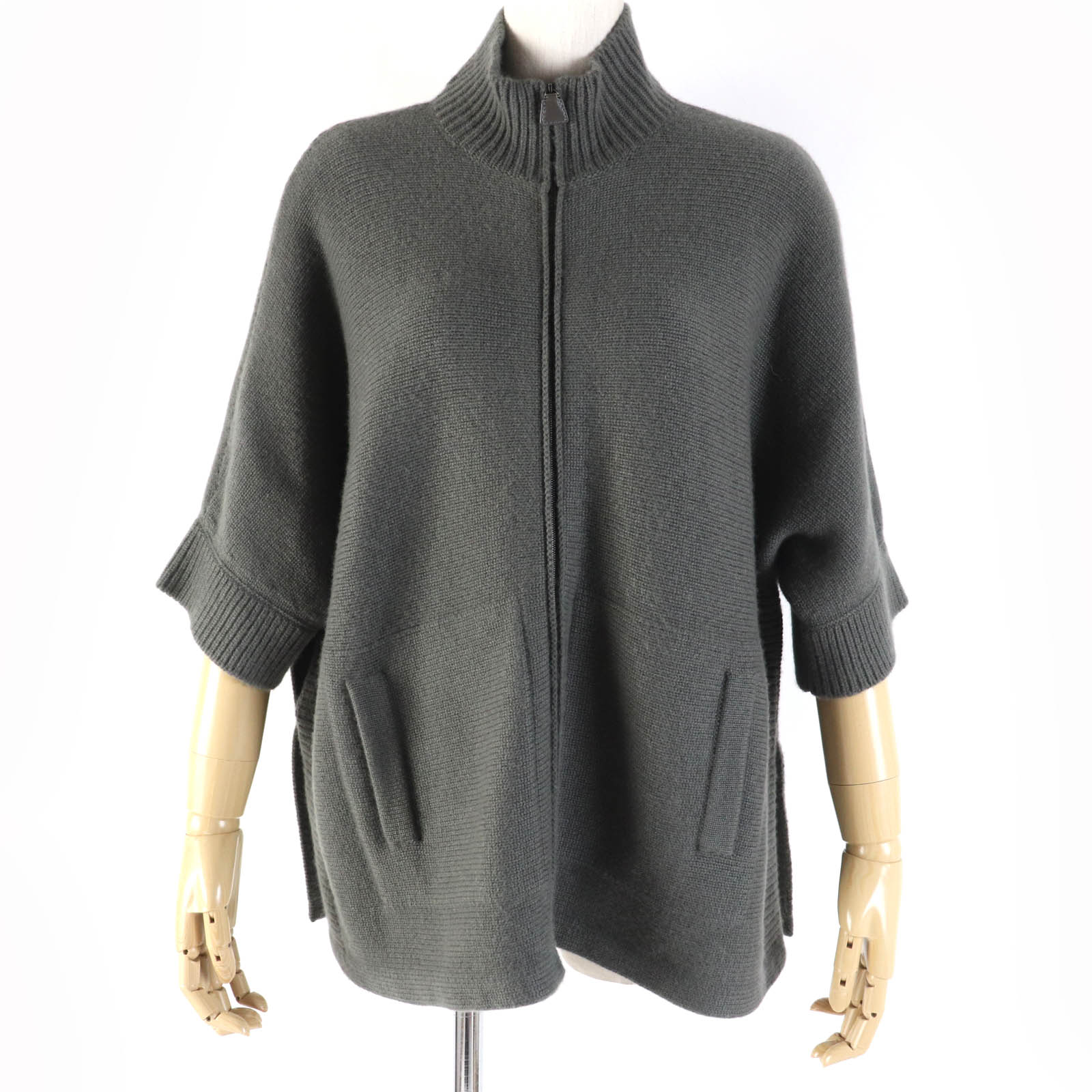 極美品☆AKRIS アクリス カシミヤ100％ ZIP UP フロントポケット付 ニット ポンチョ チャコールグレー レディース約M～Lサイズ相当 ルーマニア製 レディース【中古】