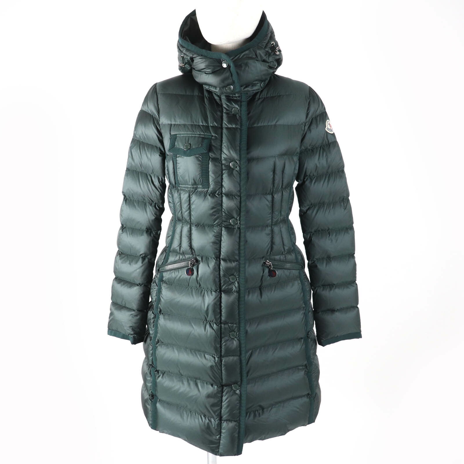 美品☆MONCLER モンクレール HERMINE エルミンヌ 希少カラー ロゴワッペン・フード付 ダウンコート グリーン 0 国内正規品 レディース【中古】