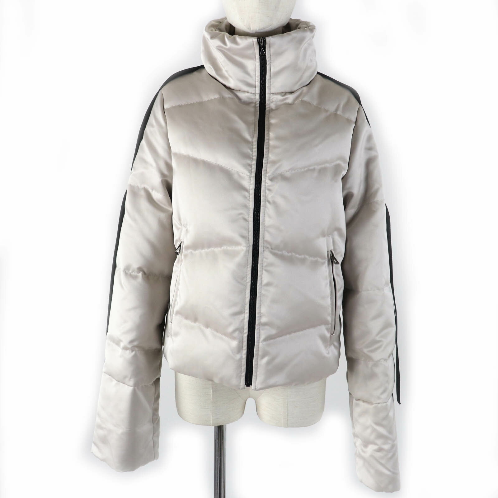 【ドンドン見直し】極美品☆AHIRAIN アイレイン ロゴ入り ZIP UP ダウンジャケット ライトグレー XS イタリア製 正規品 レディース【中古】