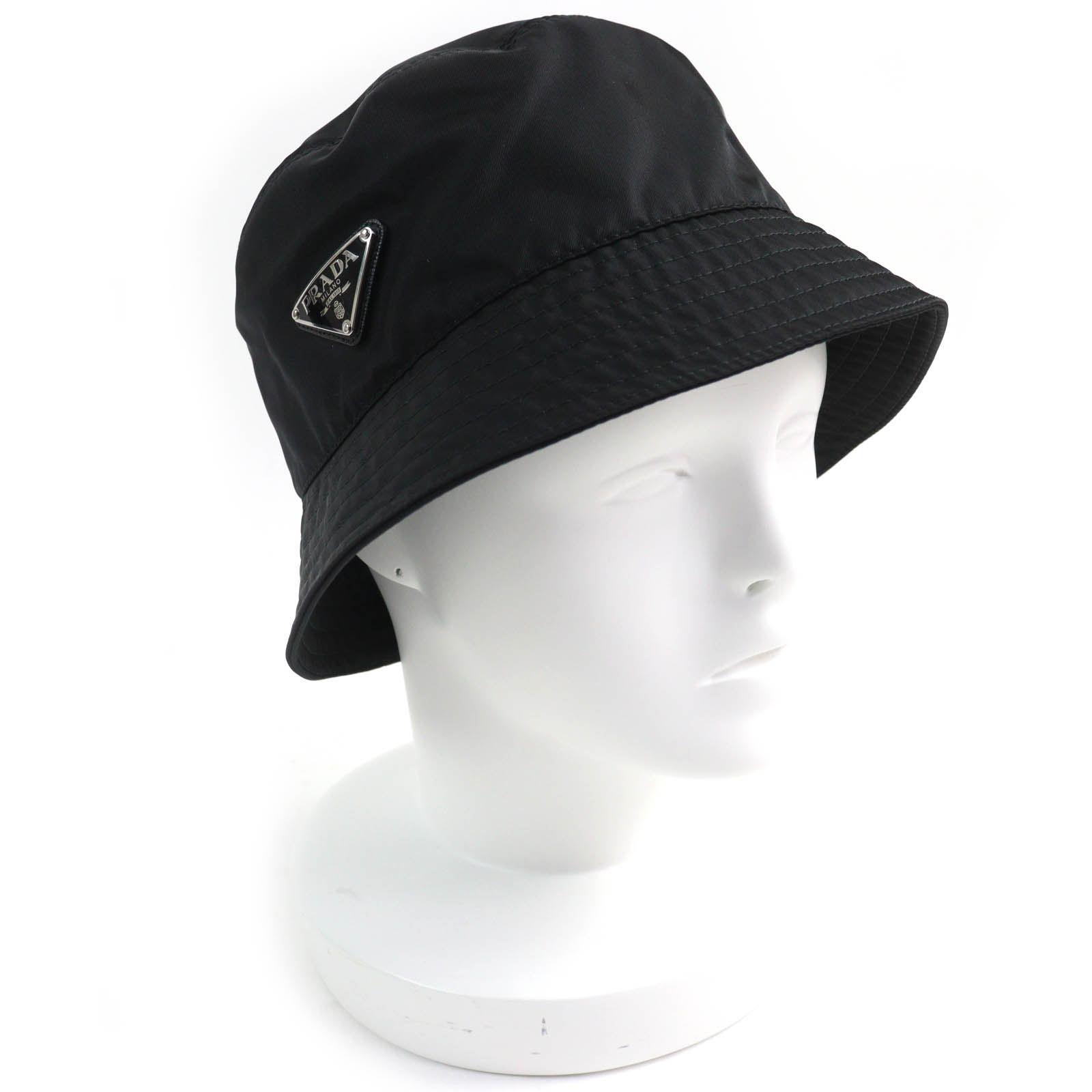 美品△PRADA プラダ 1HC137 トライアングルロゴ 三角ロゴプレート Re-Nylon バケットハット 帽子 ブラック M イタリア製 正規品 レディース 定番人気 オススメ◎【中古】