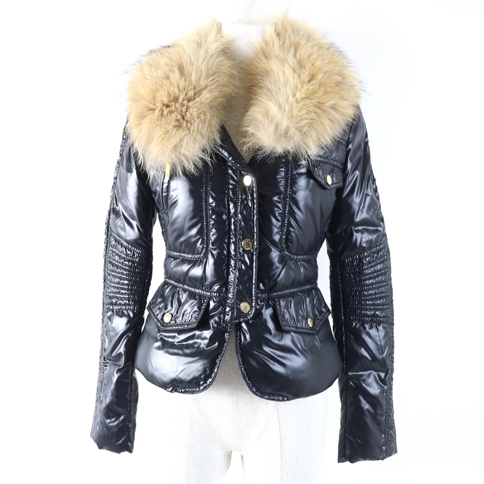 未使用品☆MONCLER モンクレール VEGAS コヨーテファー・ロゴワッペン付 ダウンジャケット ブラック 00 ハンガー付き 国内正規品 レディース【中古】
