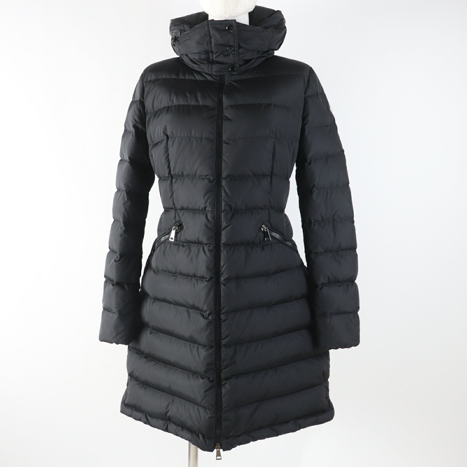 美品◎MONCLER モンクレール FLAMMETTE フラメッテ ワッペン・フード付き 美シルエット ダウンコート ブラック 1 ハンガー・ガーメント付き 正規品 レディース【中古】