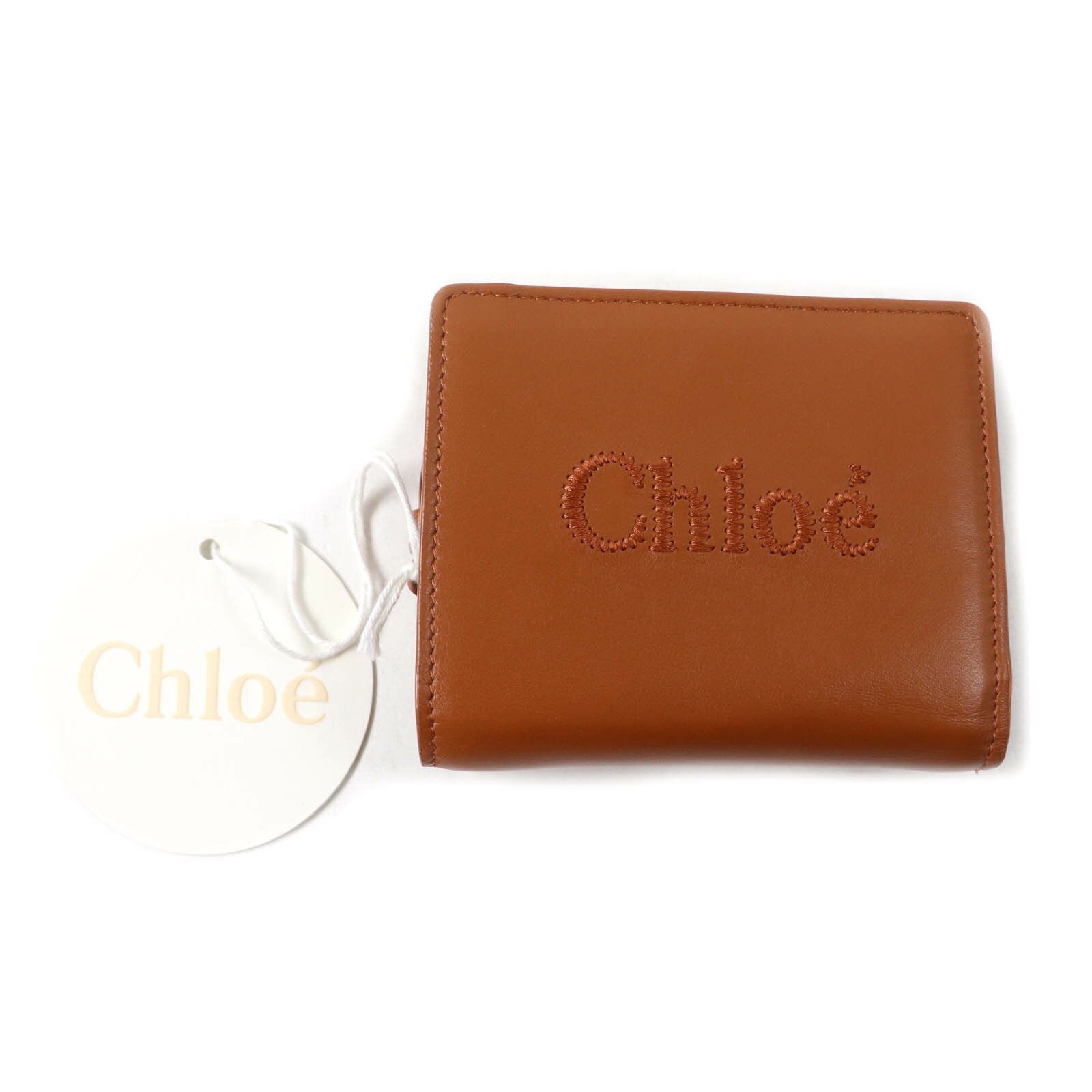極美品★Chloe クロエ CHC23SP867I10247 Chloe Sense Compact Wallet ロゴ刺繍入り レザー 二つ折り財布 Caramel 箱・保存袋付き スペイン製 レディース【中古】