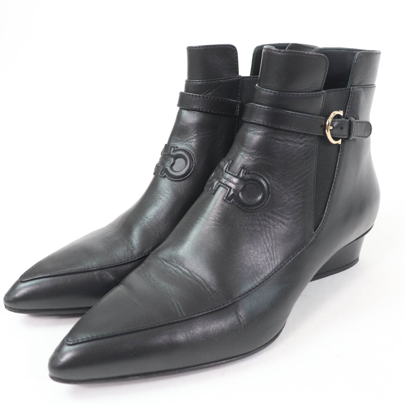 美品☆Salvatore Ferragamo サルヴァトーレフェラガモ ガンチーニ金具付 レザー ショートブーツ ブラック レディース約24.5cm相当 保存袋付き イタリア製 レディース【中古】