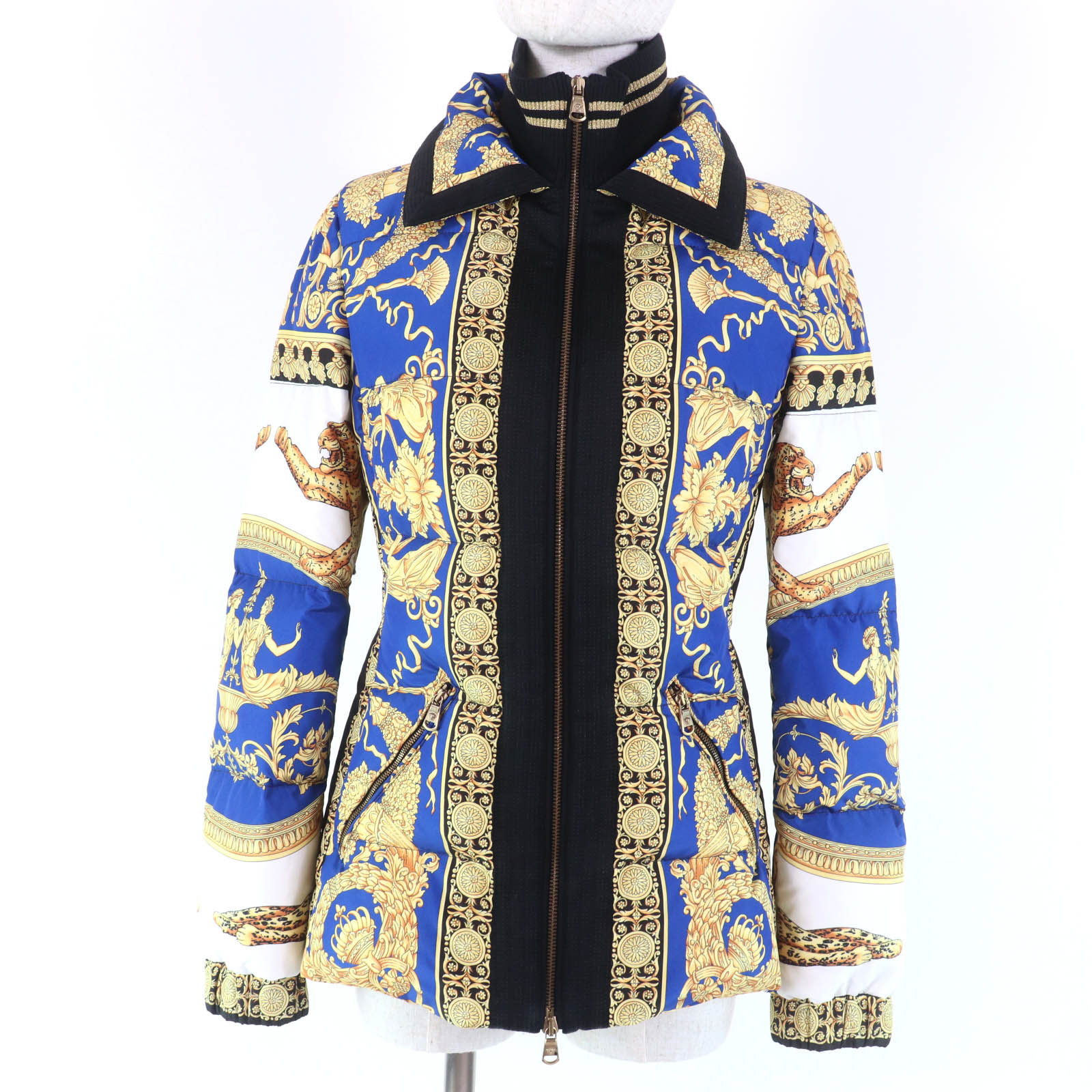未使用品☆VERSACE ヴェルサーチ A80273 バロックプリント メデューサボタン ダウンジャケット マルチカラー 36 イタリア製 正規品 レディース【中古】